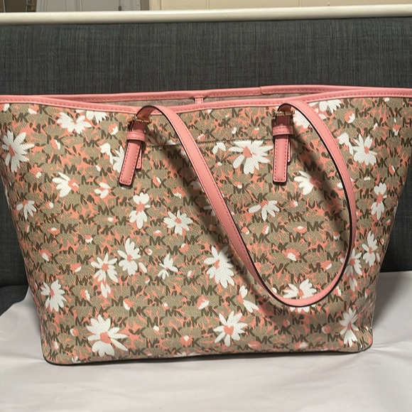 EUC MICHAEL KORS TOTE - Picture 3 of 4